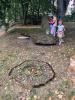 Les enfants créent dans la nature